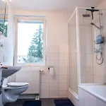 Klassen Apartments! Schnuckeliges * Mit Balkon * In * Fuer Vier Personen Im Eg Apartament *
