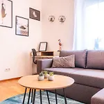 Klassen Apartments! Schnuckeliges * Mit Balkon * In * Fuer Vier Personen Im Eg Apartament
