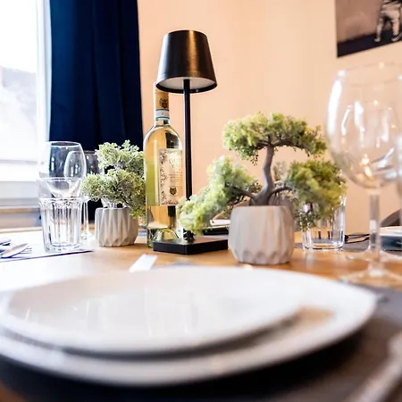 Klassen Apartments! Schnuckeliges * Mit Balkon * In * Fuer Vier Personen Im Eg *