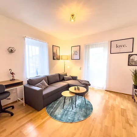 Klassen Apartments! Schnuckeliges * Mit Balkon * In * Fuer Vier Personen Im Eg Apartment *