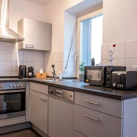 Klassen Apartments! Schnuckeliges * Mit Balkon * In * Fuer Vier Personen Im Eg Apartment *