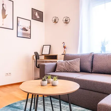 Klassen Apartments! Schnuckeliges * Mit Balkon * In * Fuer Vier Personen Im Eg Apartment